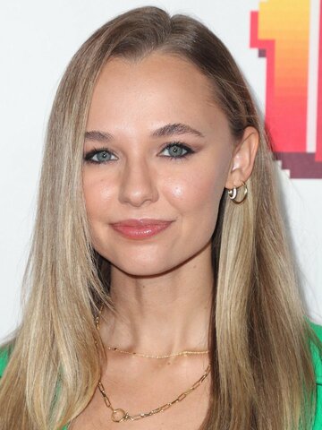 Madison Iseman Headshot