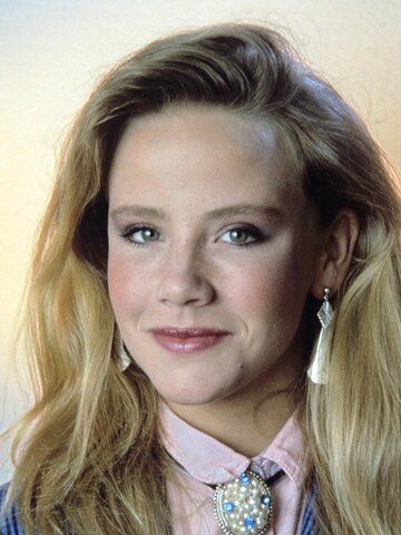 Amanda Peterson Headshot