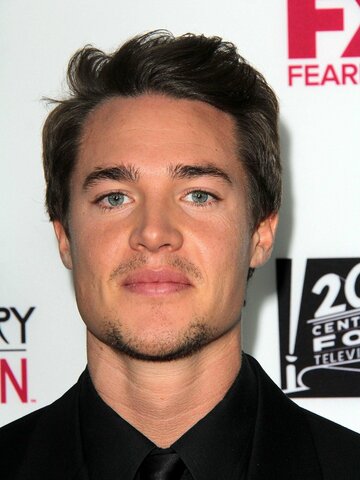 Alexander Dreymon Headshot