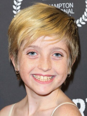 Farrah Mackenzie Headshot