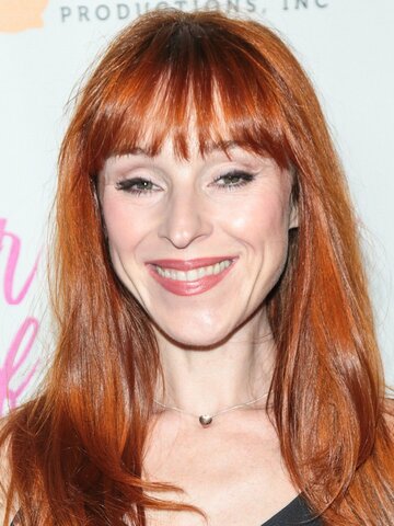 Ruth Connell Headshot
