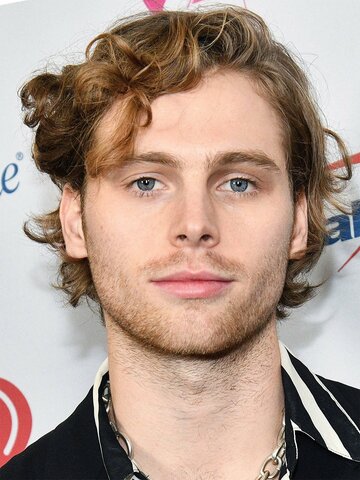 Luke Hemmings Headshot