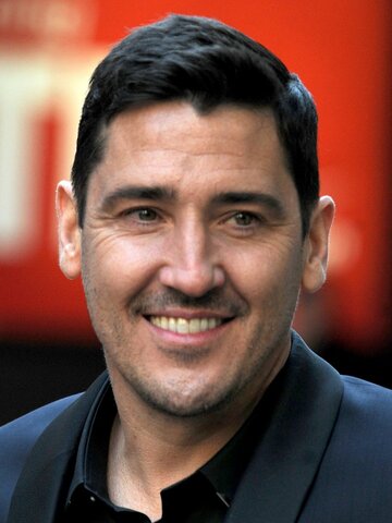 Jonathan Knight Headshot