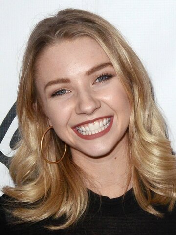 Elise Luthman Headshot
