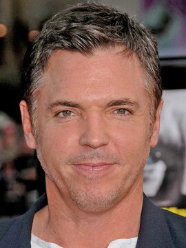 Nicholas Lea