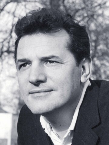 Steven Hill Headshot