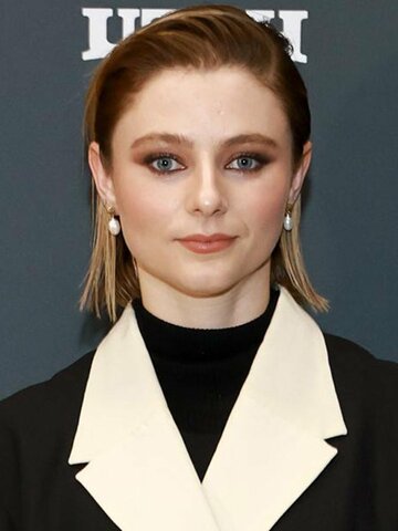 Thomasin McKenzie Headshot