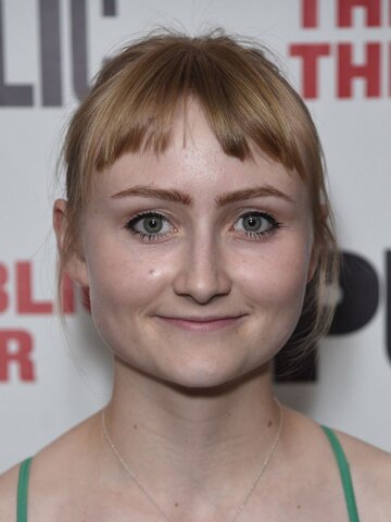 Rae Gray Headshot