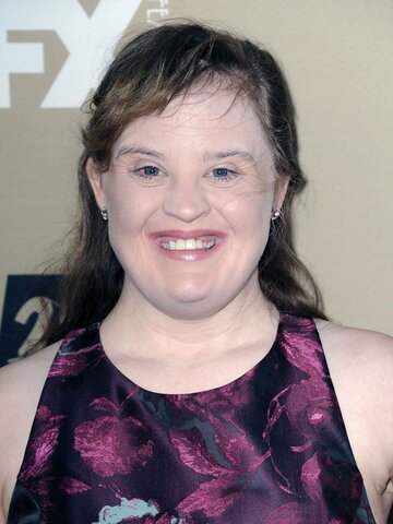 Jamie Brewer Headshot