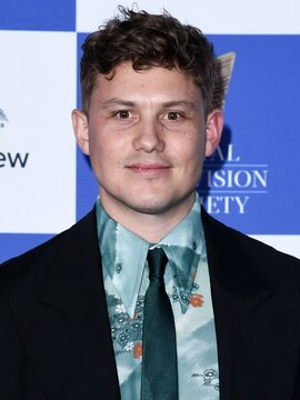 Jon Pointing