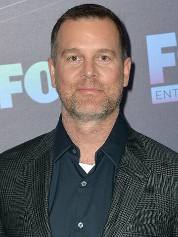 Peter Krause Headshot