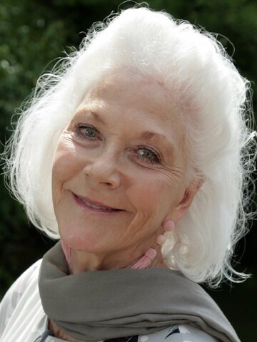 Linda Thorson Headshot