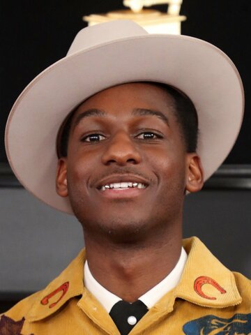 Leon Bridges Headshot