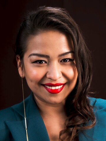 Gabriela Cartol Headshot
