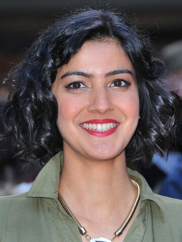 Rakhee Thakrar Headshot