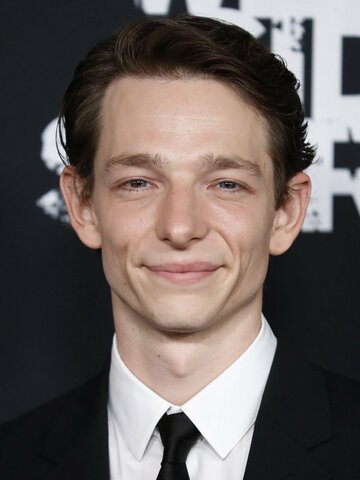 Mike Faist Headshot
