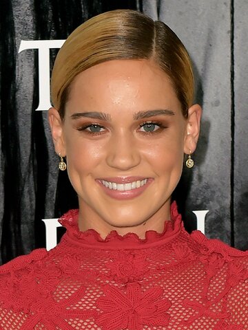 Matilda Lutz Headshot