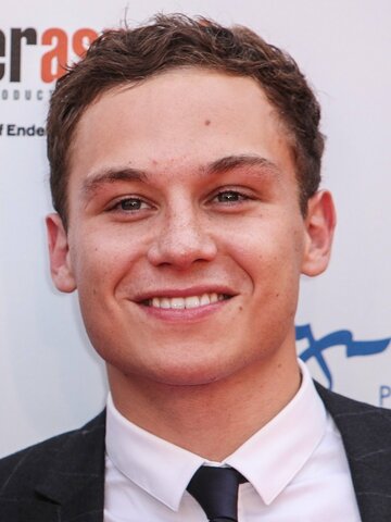 Finn Cole Headshot
