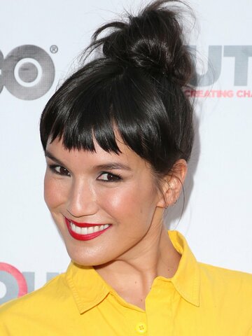 Zoë Chao Headshot