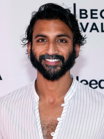 Avi Nash Headshot