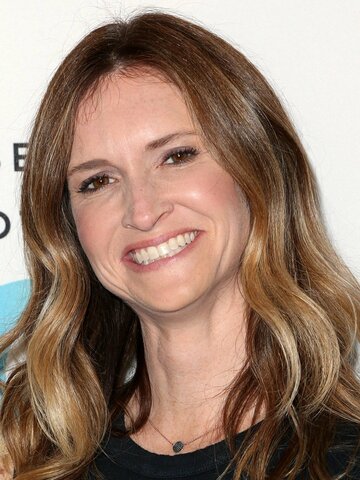 Heidi Rhoades Headshot