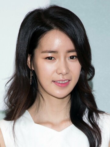 Lim Ji-yeon Headshot