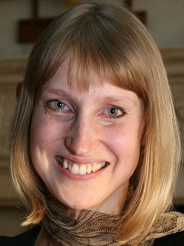 Tracy Borman Headshot