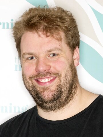 Henry Lewis Headshot