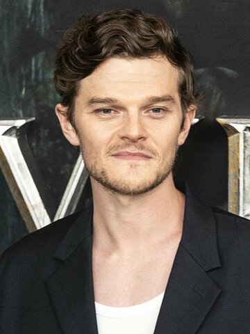 Robert Aramayo Headshot