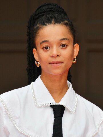 Phoebe Campbell Headshot