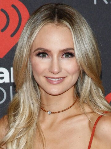 Lauren Bushnell Headshot