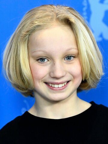 Helena Zengel Headshot