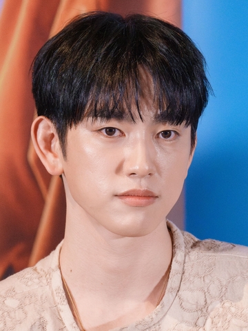 Jinyoung Headshot
