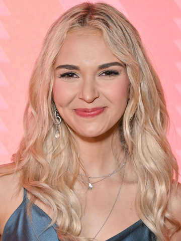 Nikki Roumel Headshot